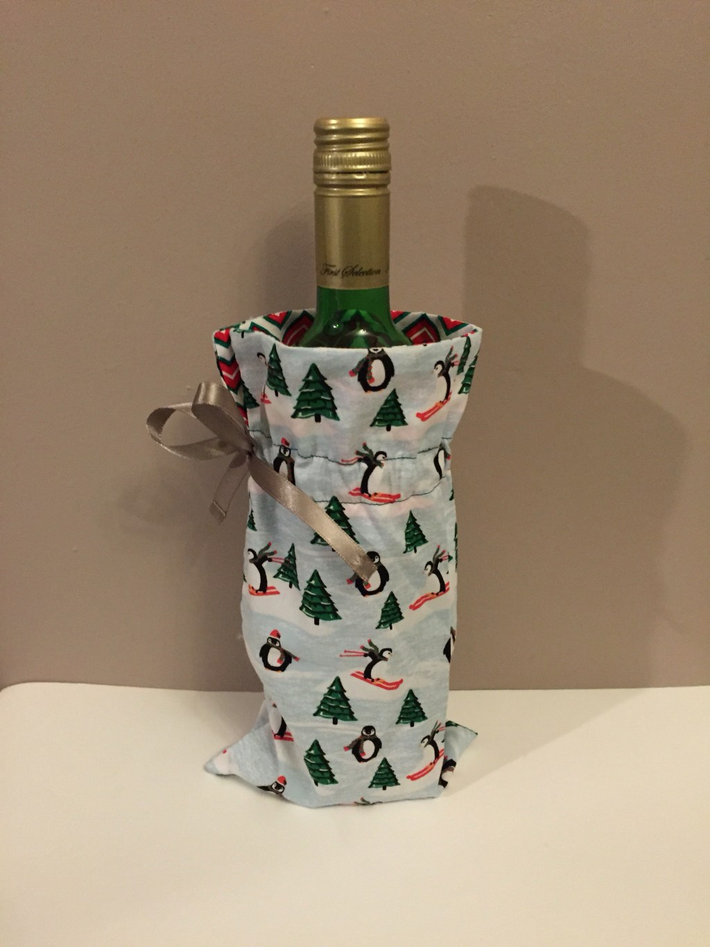 Sewing Tutorial: Christmas Drawstring Bottle&nbsp;Bag