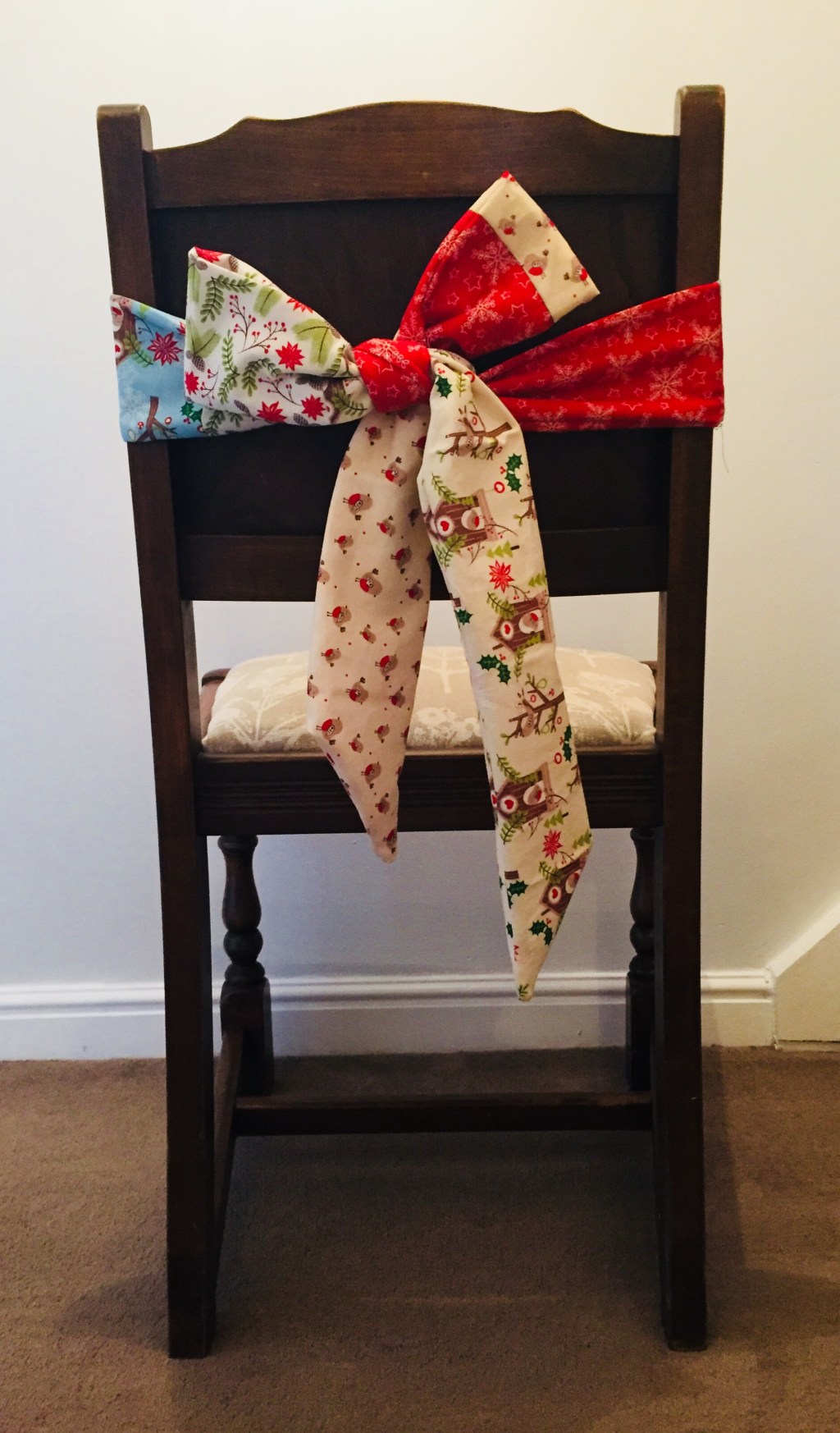 Sewing Tutorial: Christmas Bow Chair Decorations