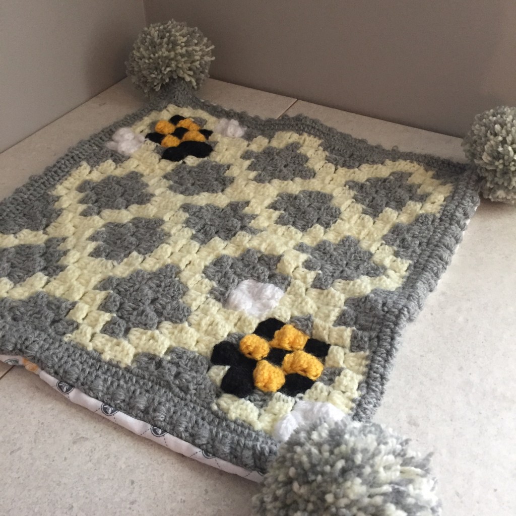 Crochet Corner To Corner Bee Cushion – Adding Fabric Backing&nbsp;Tutorial