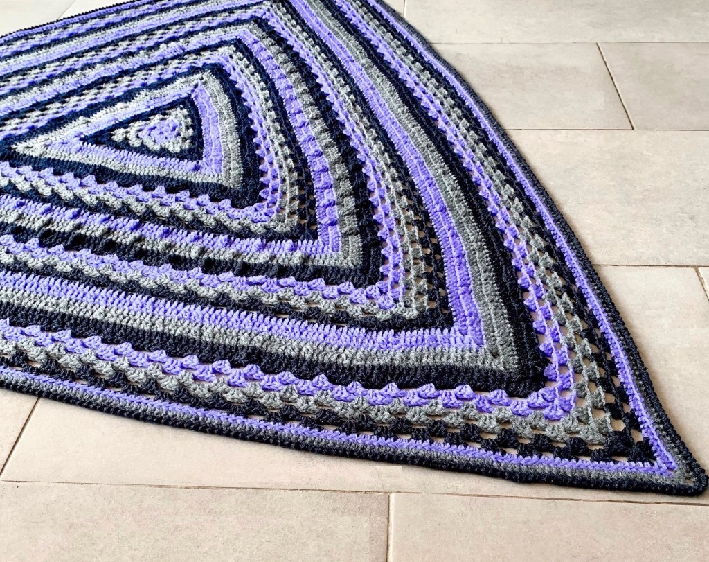 Granny Square With A Twist: Crochet Granny Triangle Blanket&nbsp;Pattern