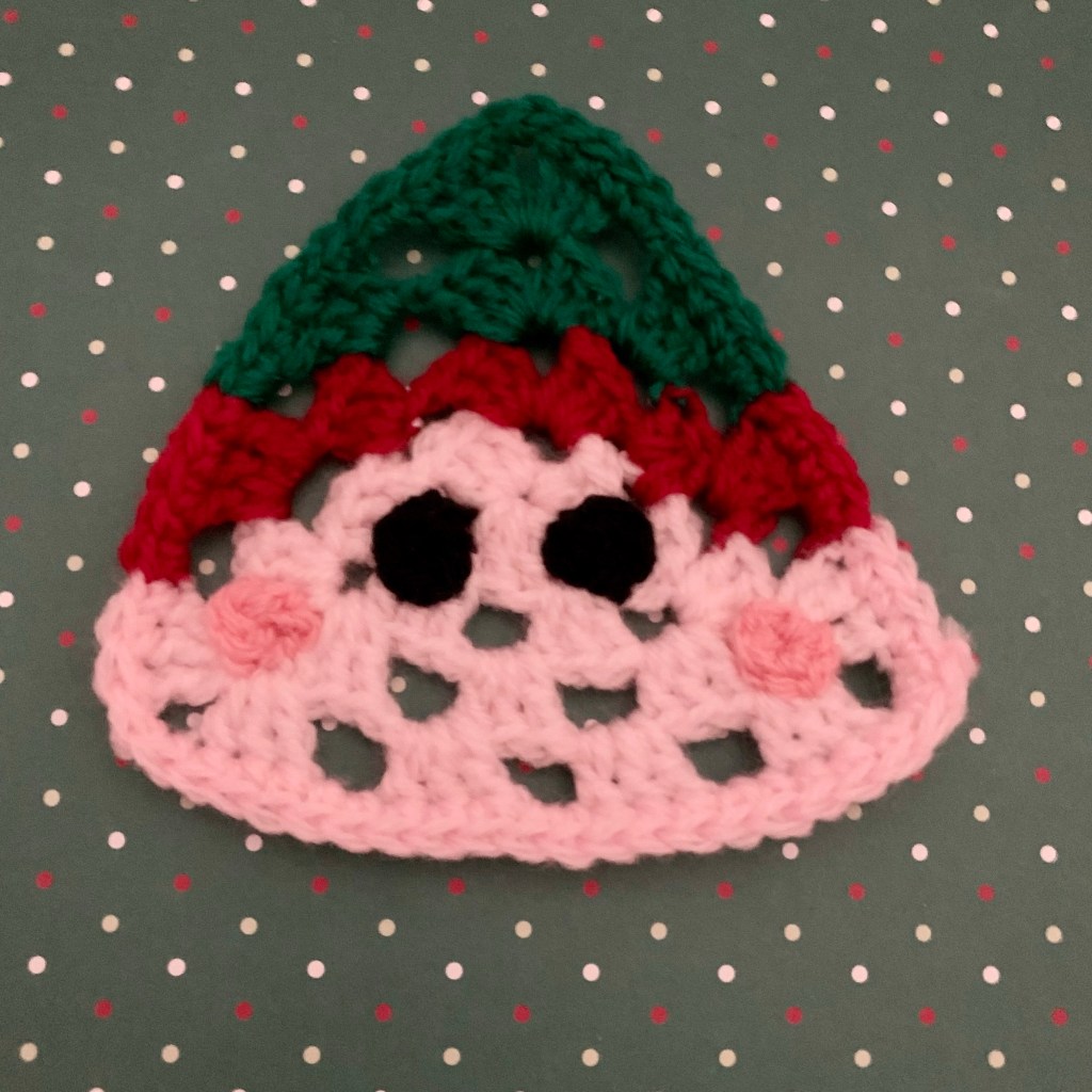 Crochet Elf Christmas Decoration/Mat: Little Christmas Twist On A Triangle Granny – Part&nbsp;2!