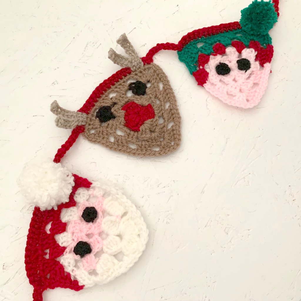 Crochet Christmas Bunting Pattern With Santa, Reindeer And An&nbsp;Elf!