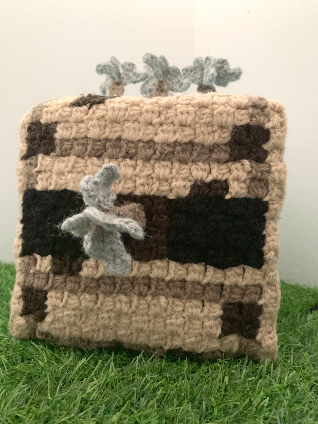Minecraft Crochet Block Series: Part 22 – Minecraft Legends Wood Golem Block&nbsp;Pattern