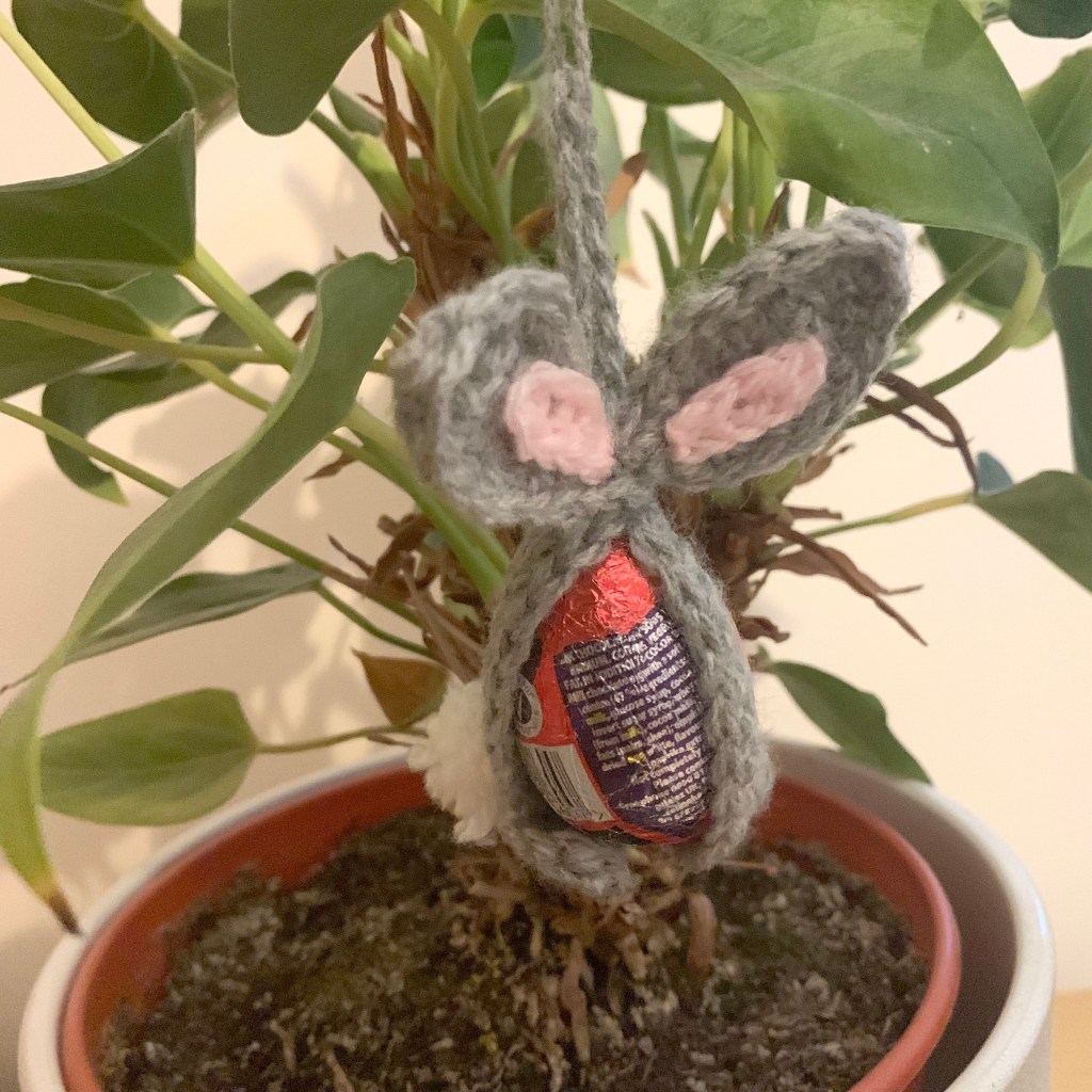 Crochet Easter Rabbit Creme Egg Cover/Holder Pattern – Part 2: Decoration&nbsp;Version