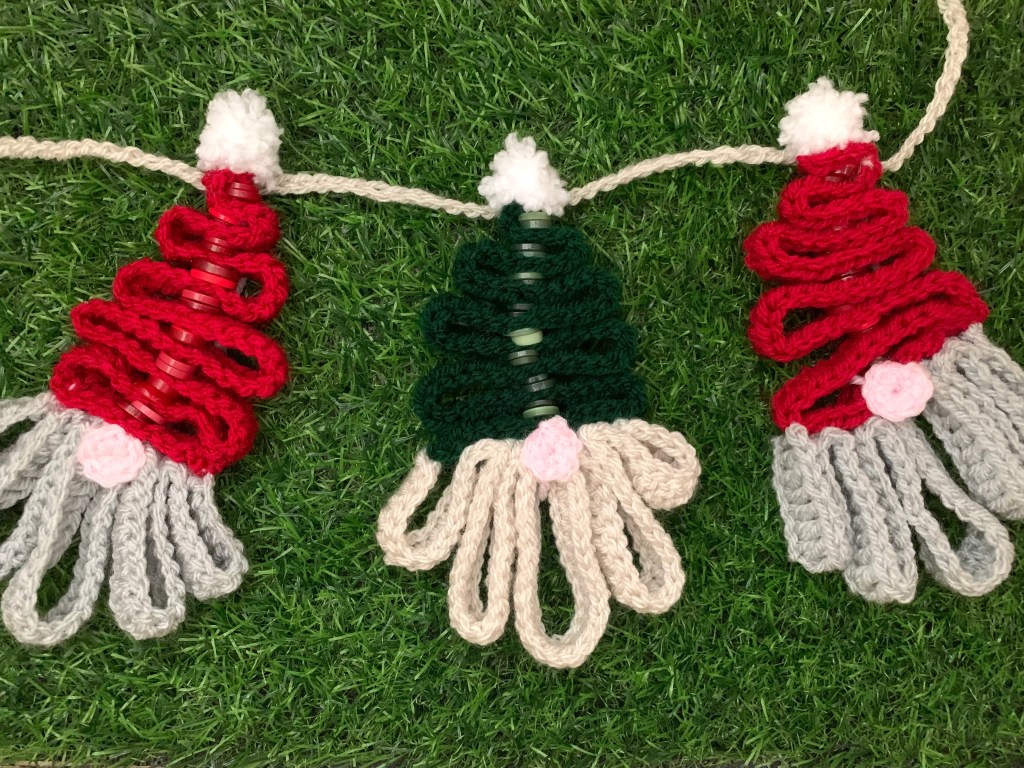 Folded Crochet Ribbon Gnome Christmas&nbsp;Bunting